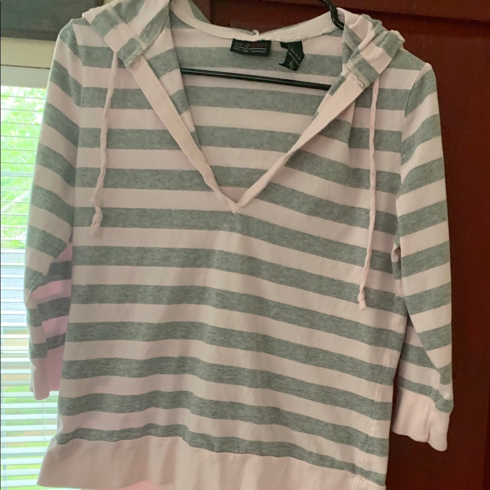 Hoodie! Gray and pink stripped.